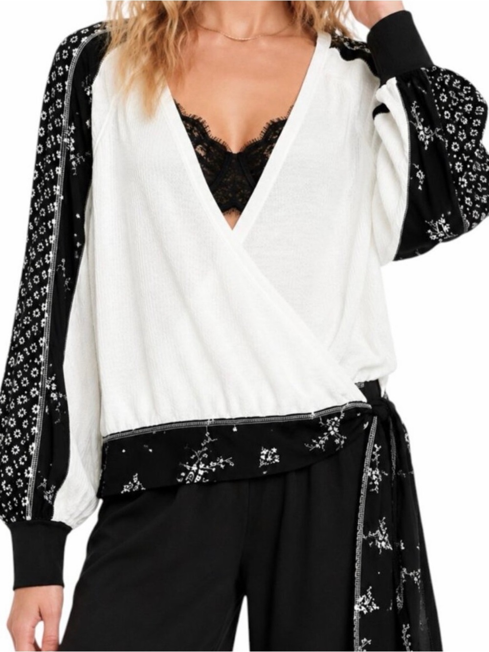 #1038 FREE PEOPLE Auxton White Waffle Wrap w Black Floral Tie Waist & Sleeves